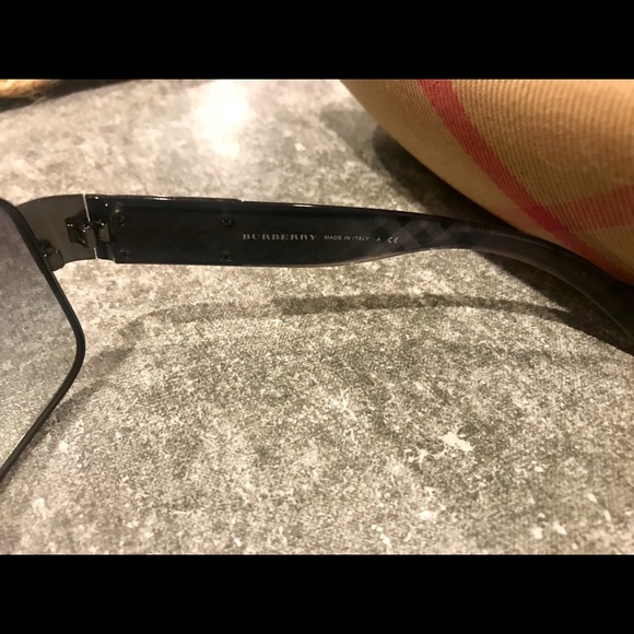 Authentic Burberry Unisex Aviator Sunglasses - Picture 2 of 6